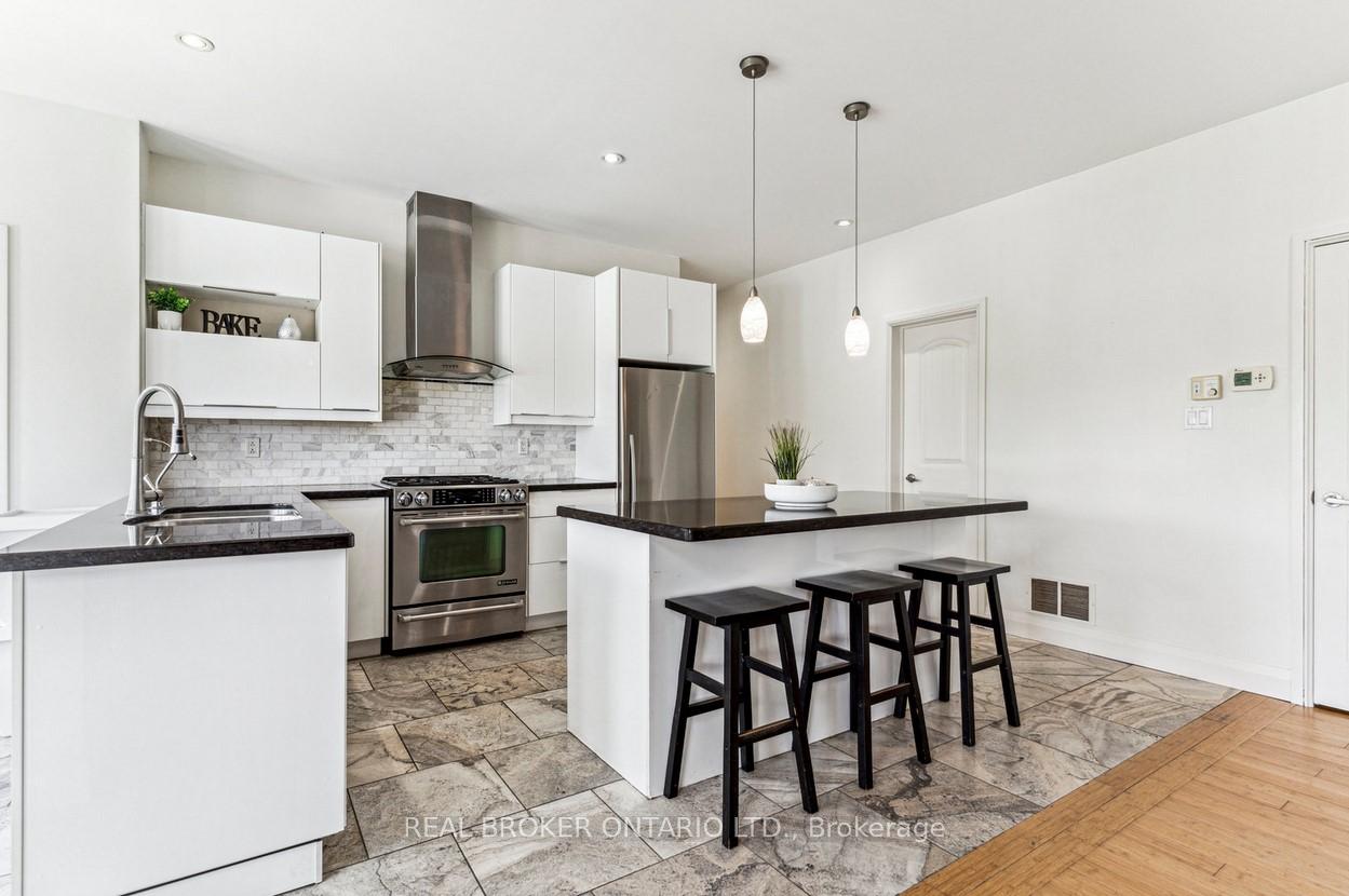 Photo 12 of 27 Bagshaw Crescent, Uxbridge, Rural Uxbridge — HOMEH