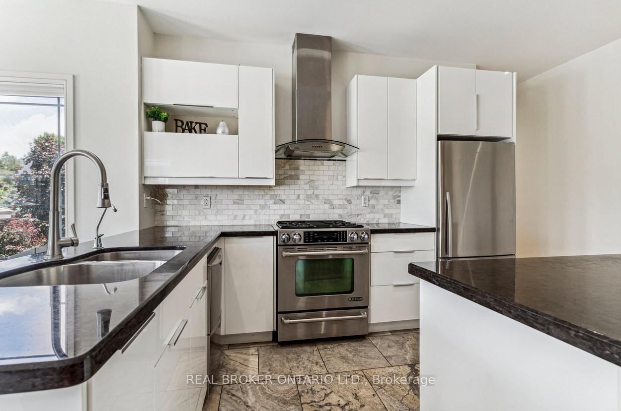 Photo 13 of 27 Bagshaw Crescent, Uxbridge, Rural Uxbridge — HOMEH