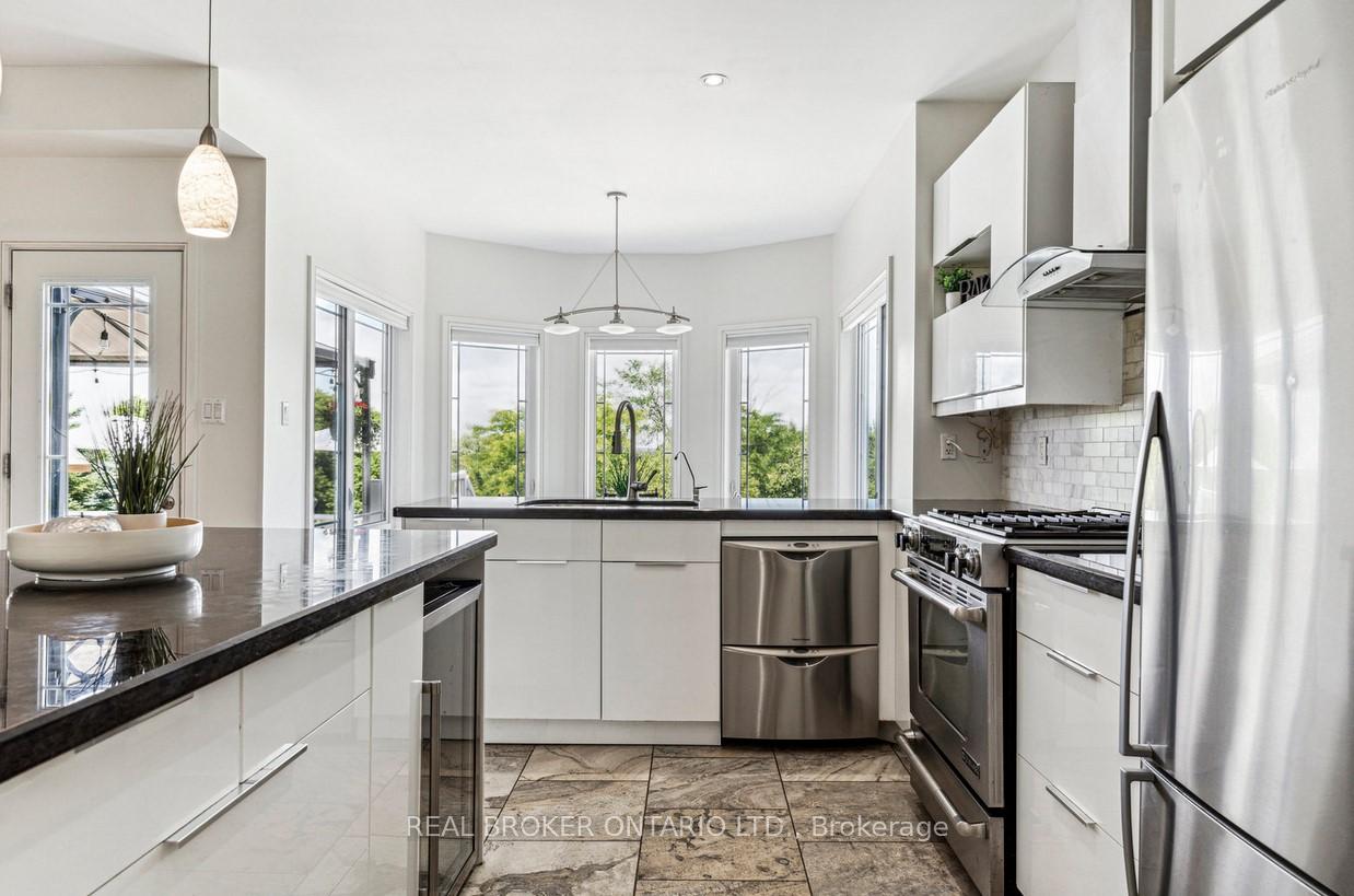 Photo 14 of 27 Bagshaw Crescent, Uxbridge, Rural Uxbridge — HOMEH