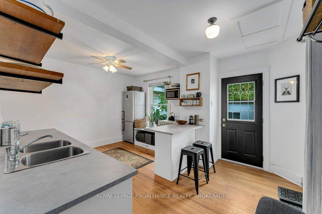 Photo 5 of 384 Barrie Street, Kingston, East of Sir John A. Blvd — HOMEH