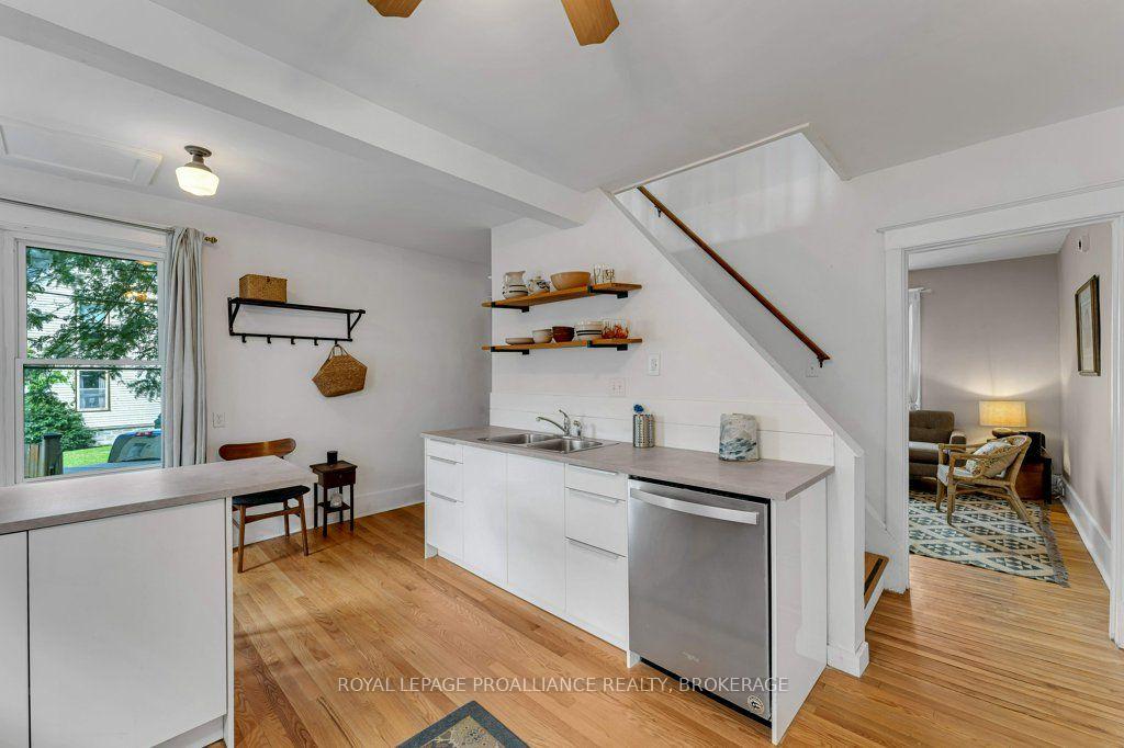 Photo 7 of 384 Barrie Street, Kingston, East of Sir John A. Blvd — HOMEH