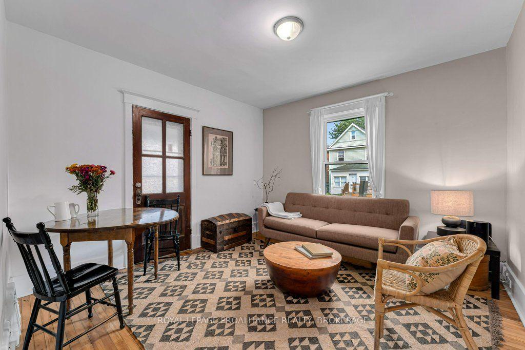 Photo 10 of 384 Barrie Street, Kingston, East of Sir John A. Blvd — HOMEH