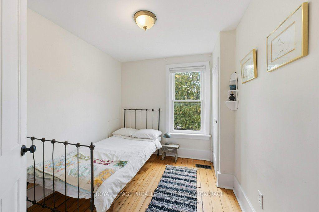 Photo 17 of 384 Barrie Street, Kingston, East of Sir John A. Blvd — HOMEH