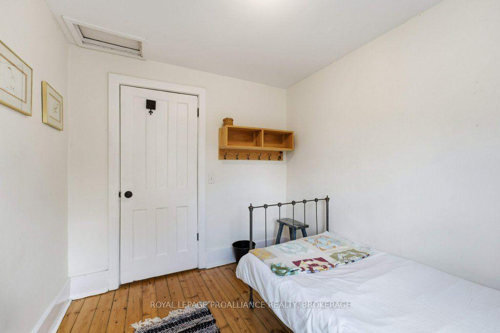 Photo 18 of 384 Barrie Street, Kingston, East of Sir John A. Blvd — HOMEH
