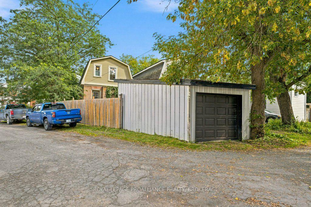 Photo 30 of 384 Barrie Street, Kingston, East of Sir John A. Blvd — HOMEH