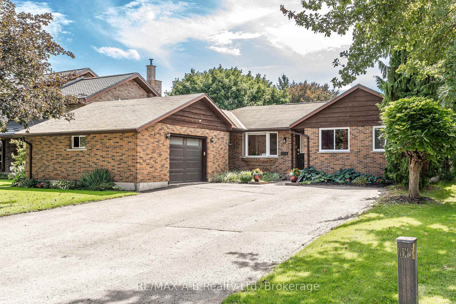 Photo of 332 Widder Street E