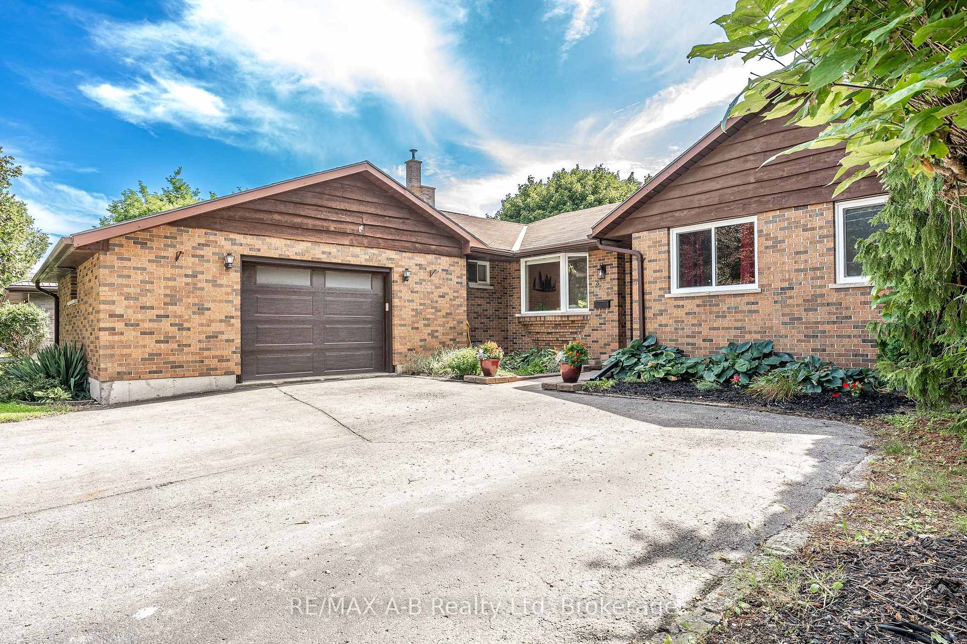 Photo 2 of 332 Widder Street E, St. Marys — HOMEH