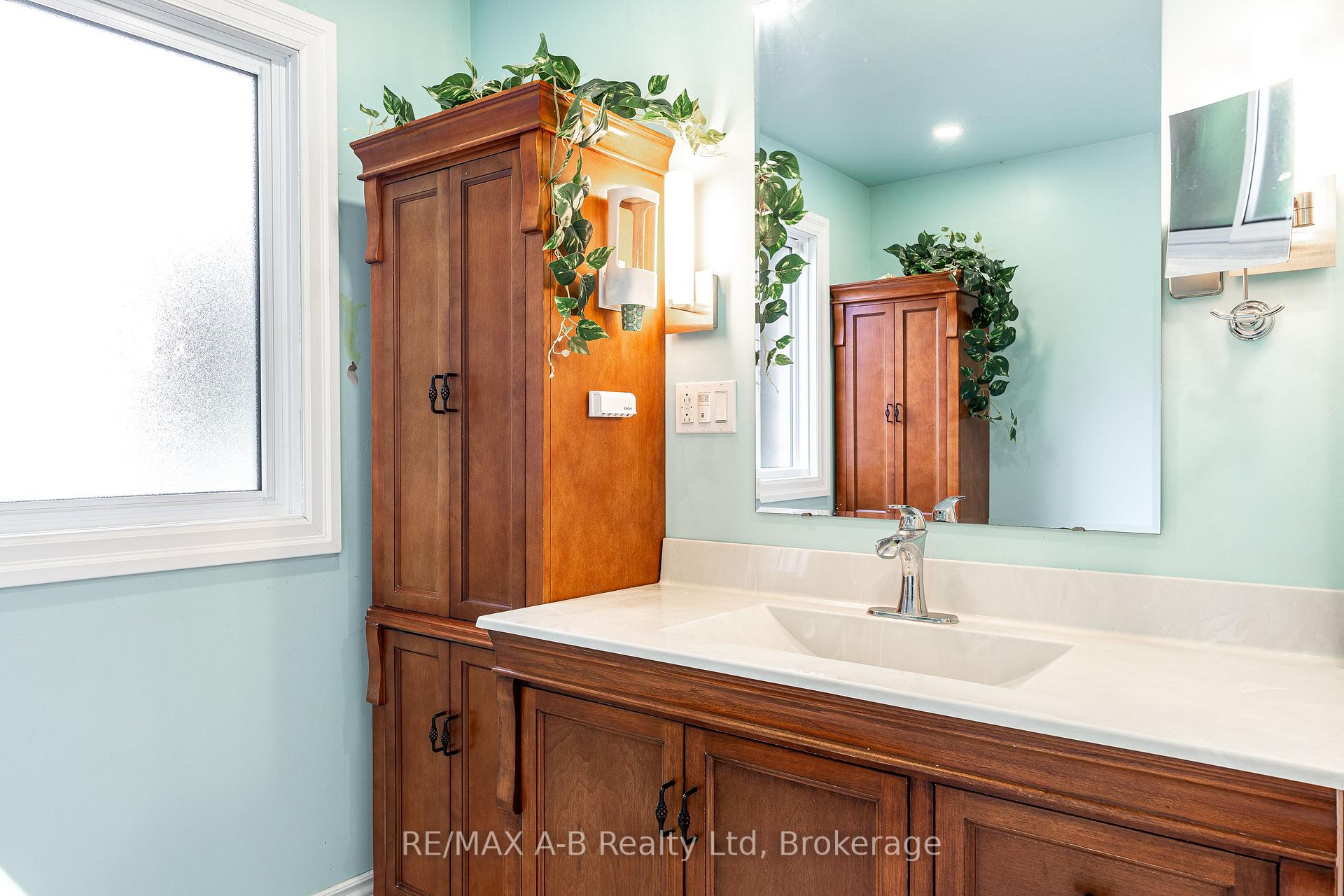 Photo 19 of 332 Widder Street E, St. Marys — HOMEH
