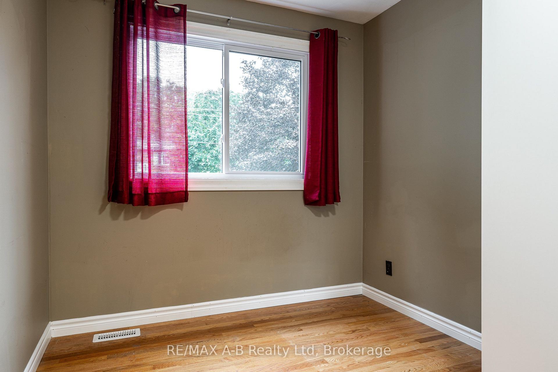 Photo 21 of 332 Widder Street E, St. Marys — HOMEH