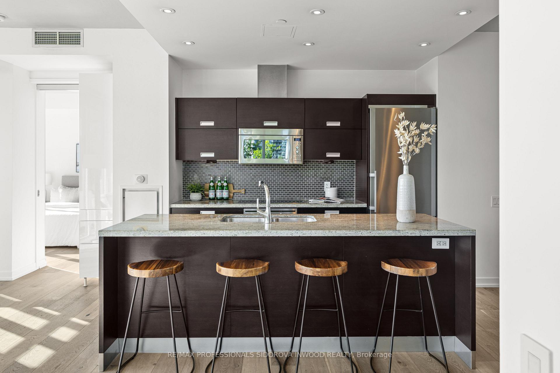 Photo 7 of Unit 305, 88 Park Lawn Road, Etobicoke, Mimico — HOMEH
