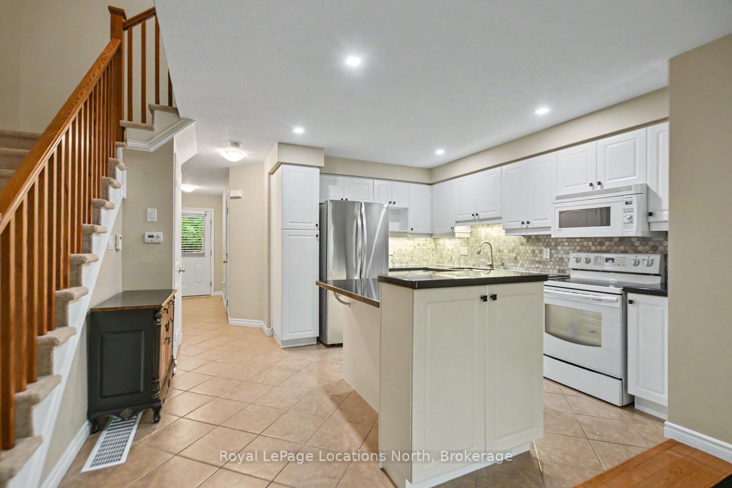 Photo 12 of 38 Silver Glen Boulevard, Collingwood — HOMEH