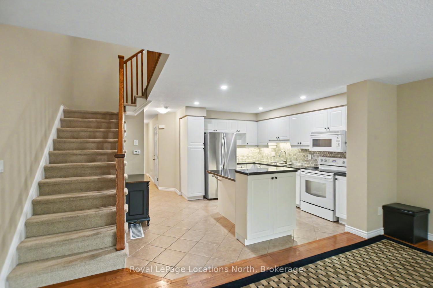 Photo 15 of 38 Silver Glen Boulevard, Collingwood — HOMEH