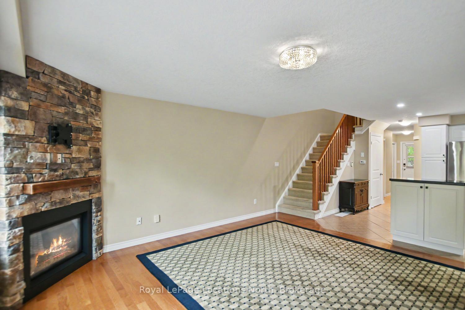 Photo 18 of 38 Silver Glen Boulevard, Collingwood — HOMEH