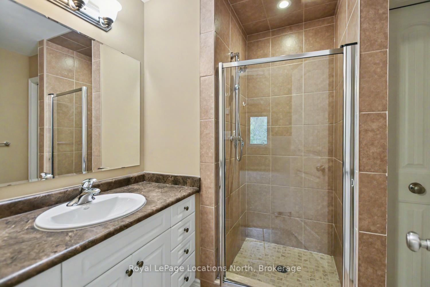 Photo 25 of 38 Silver Glen Boulevard, Collingwood — HOMEH