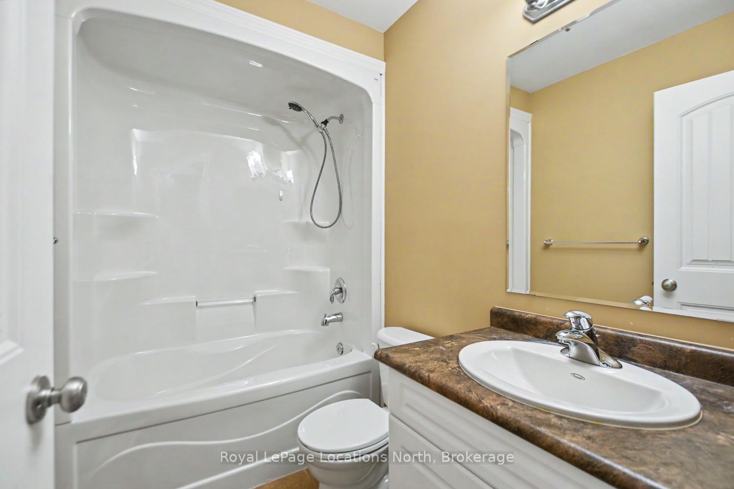 Photo 28 of 38 Silver Glen Boulevard, Collingwood — HOMEH