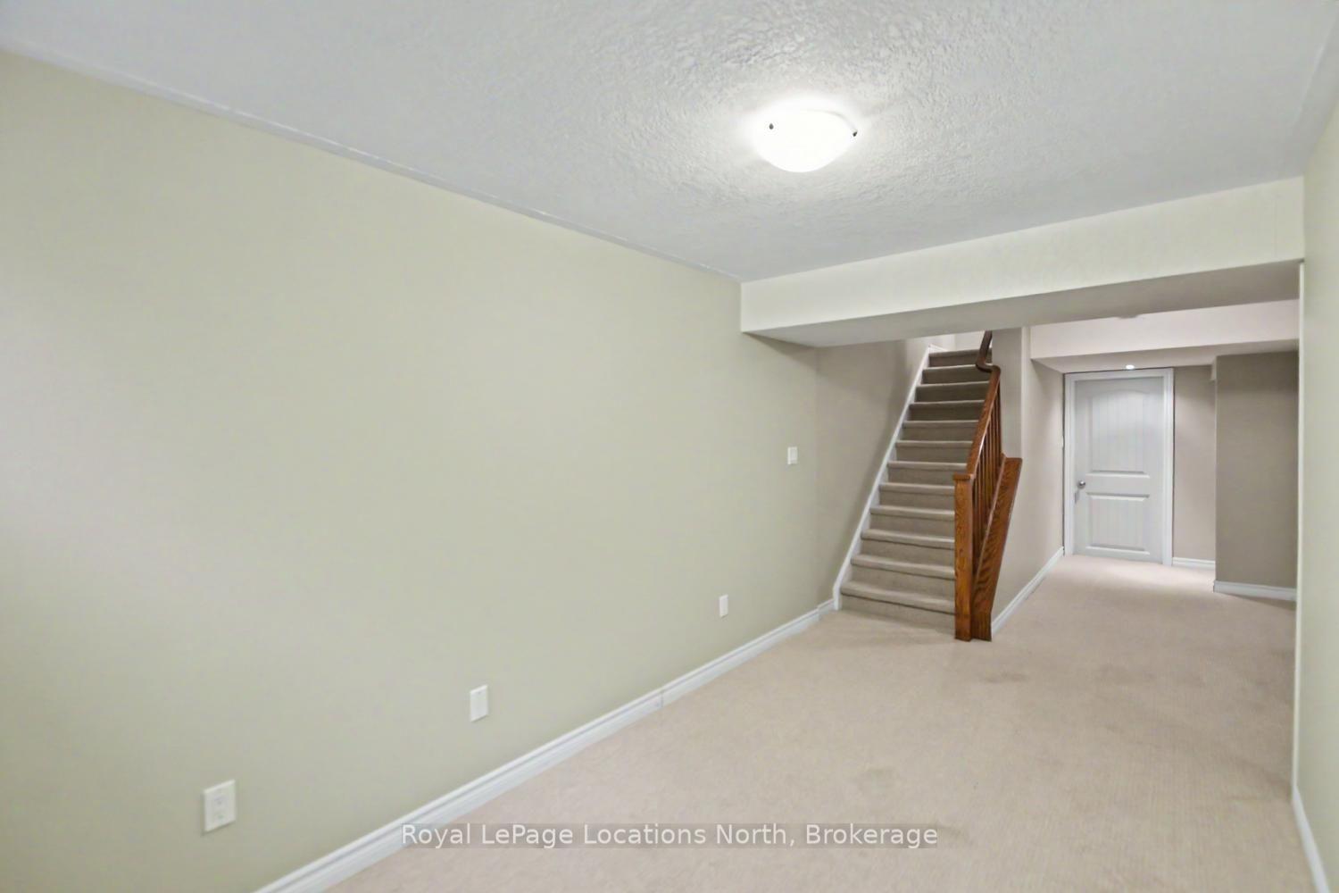 Photo 31 of 38 Silver Glen Boulevard, Collingwood — HOMEH
