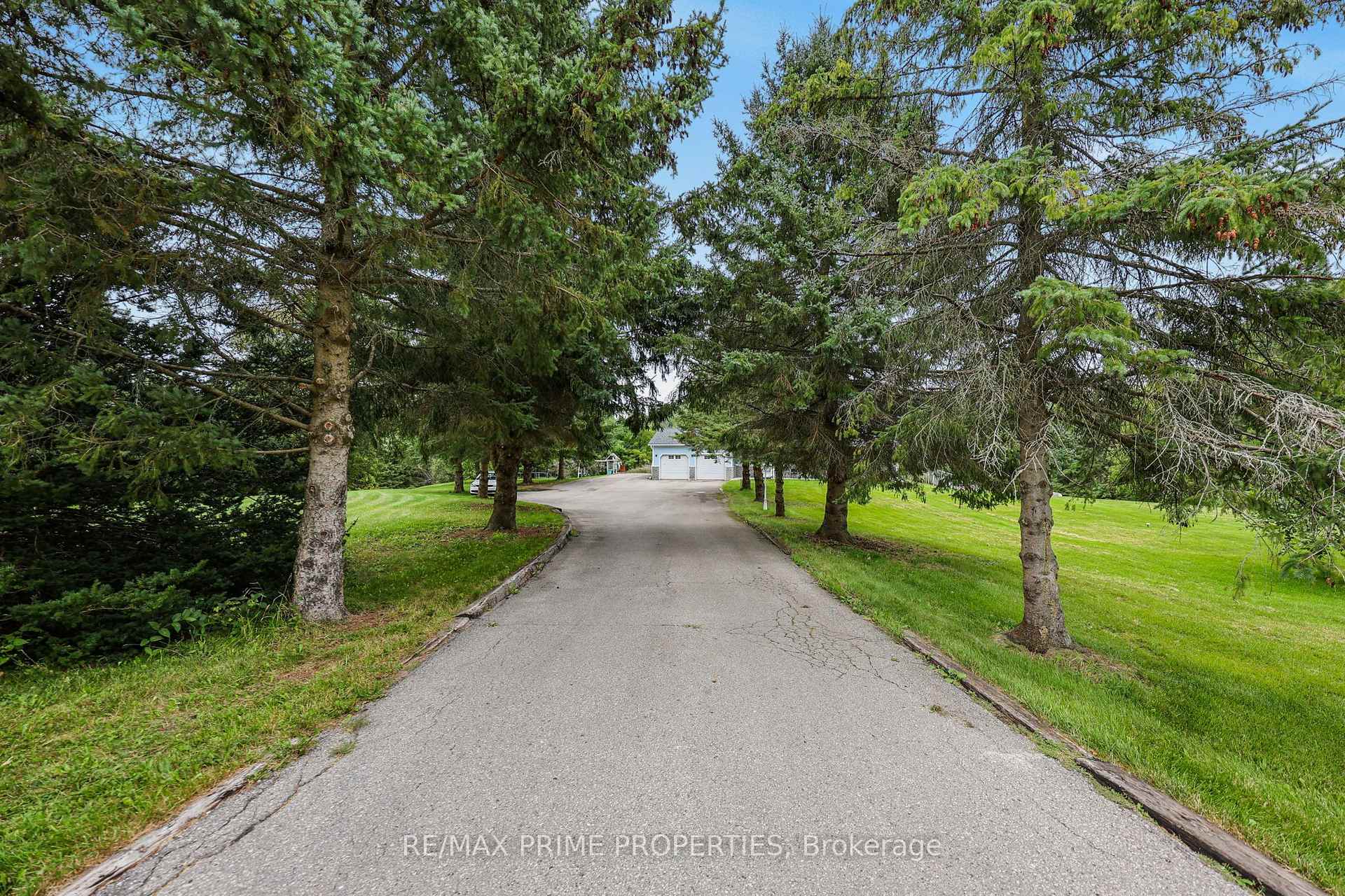 Photo 3 of 20369 Centre Street, East Gwillimbury, Rural East Gwillimbury — HOMEH