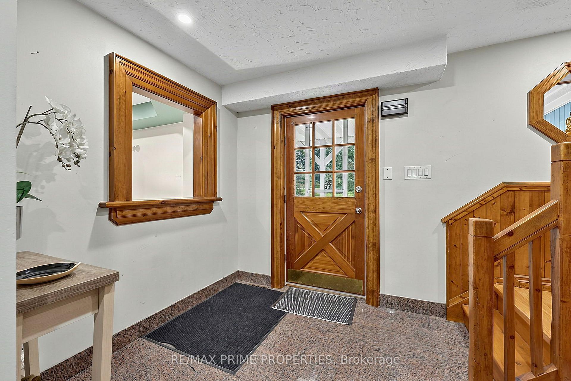 Photo 5 of 20369 Centre Street, East Gwillimbury, Rural East Gwillimbury — HOMEH