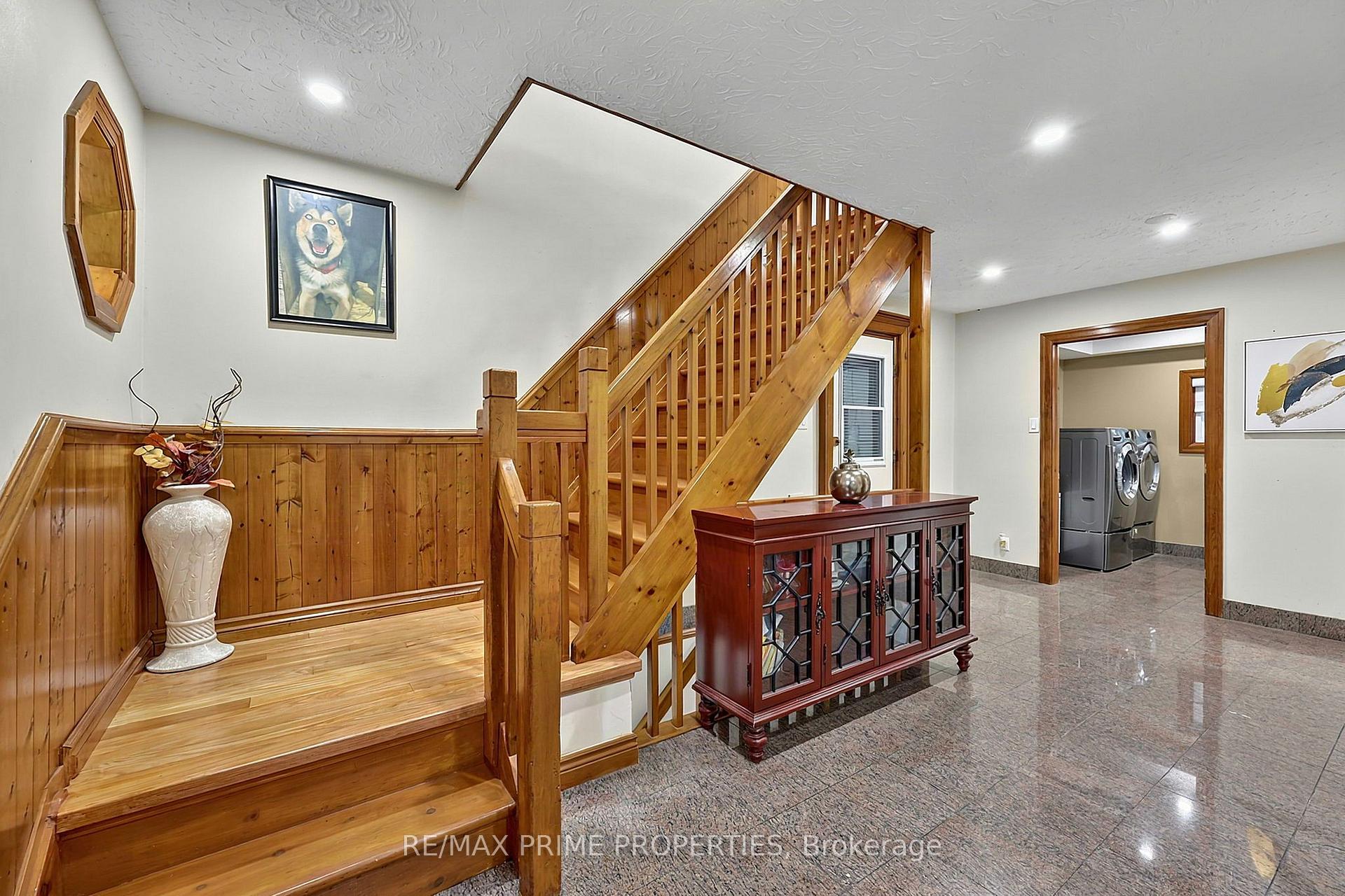 Photo 6 of 20369 Centre Street, East Gwillimbury, Rural East Gwillimbury — HOMEH
