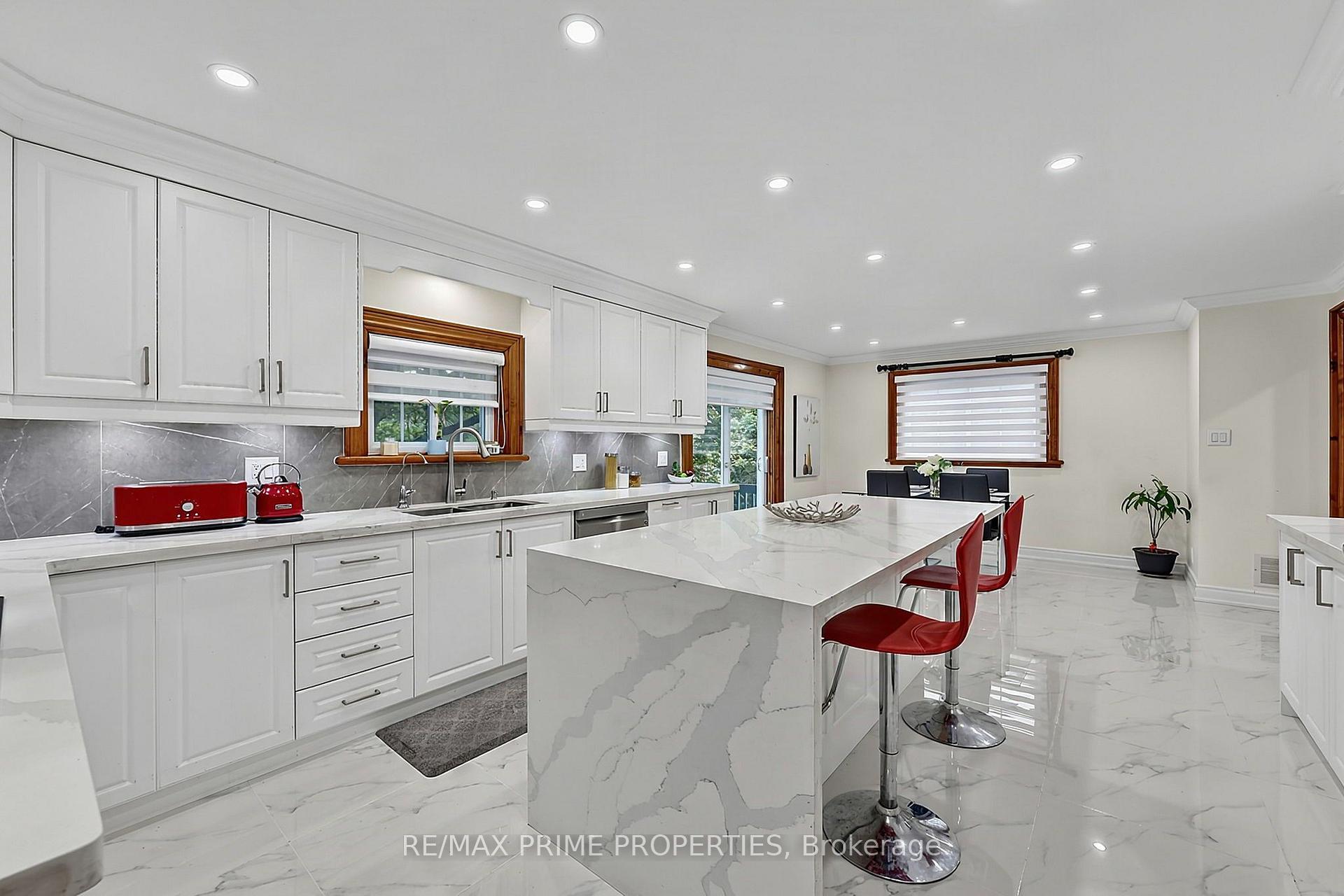 Photo 7 of 20369 Centre Street, East Gwillimbury, Rural East Gwillimbury — HOMEH