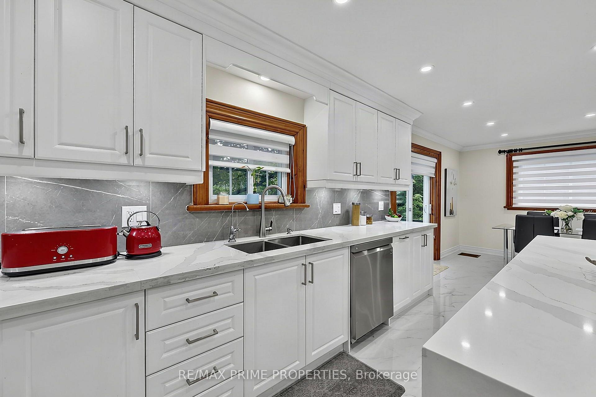 Photo 8 of 20369 Centre Street, East Gwillimbury, Rural East Gwillimbury — HOMEH