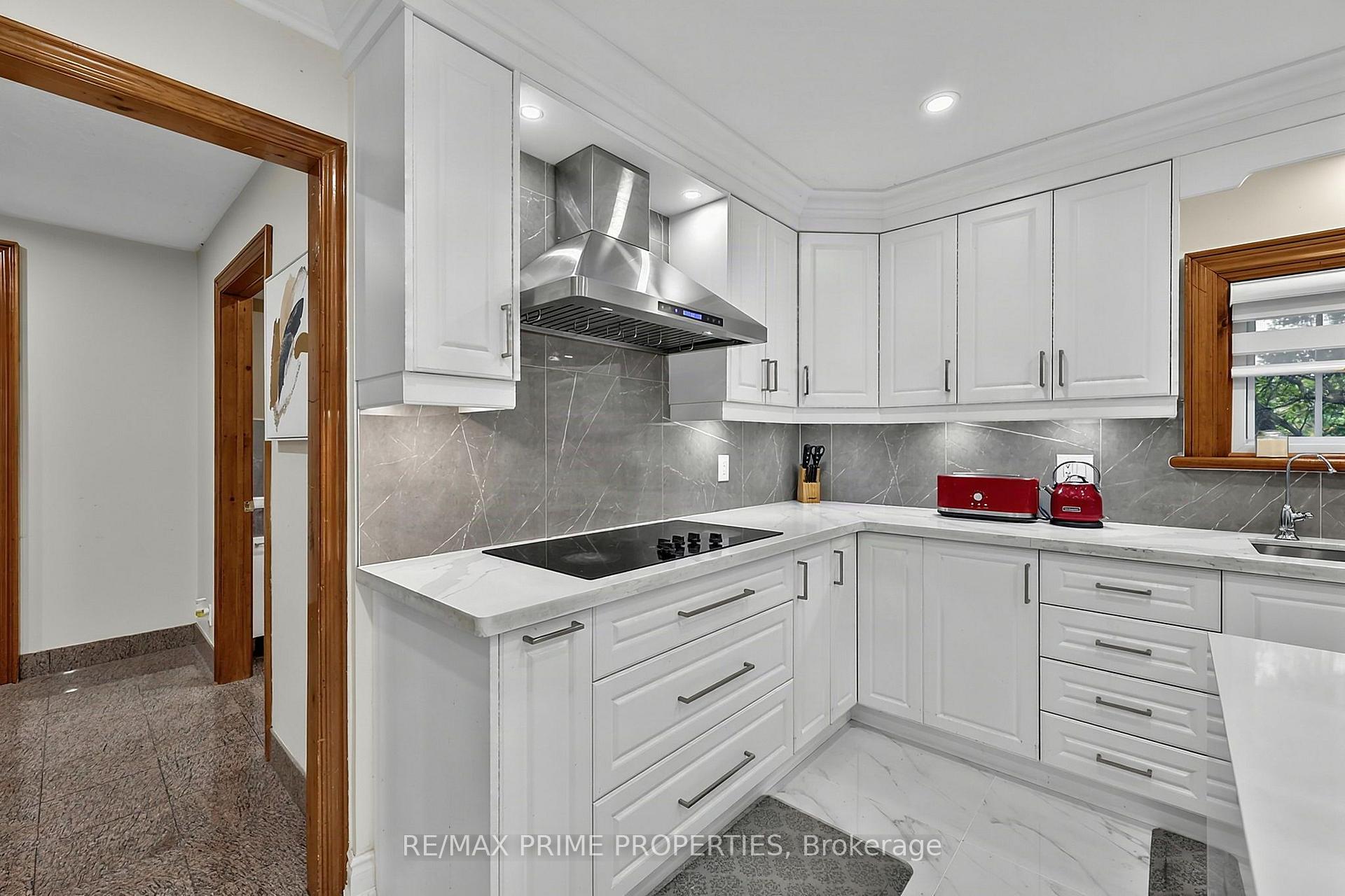 Photo 9 of 20369 Centre Street, East Gwillimbury, Rural East Gwillimbury — HOMEH