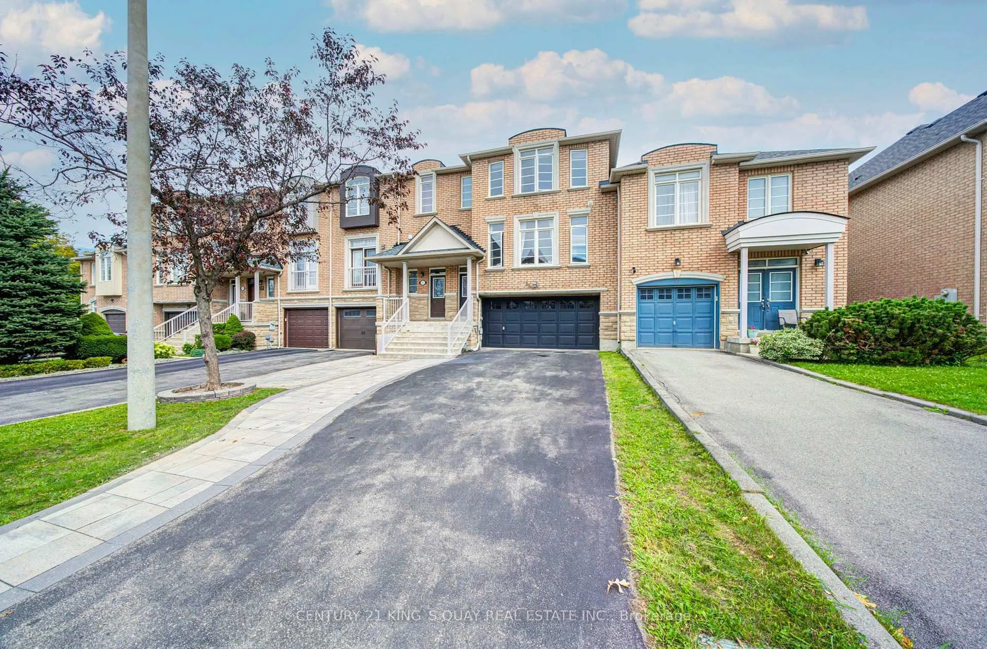 Photo 4 of 35 Rustwood Road, Vaughan, Patterson — HOMEH