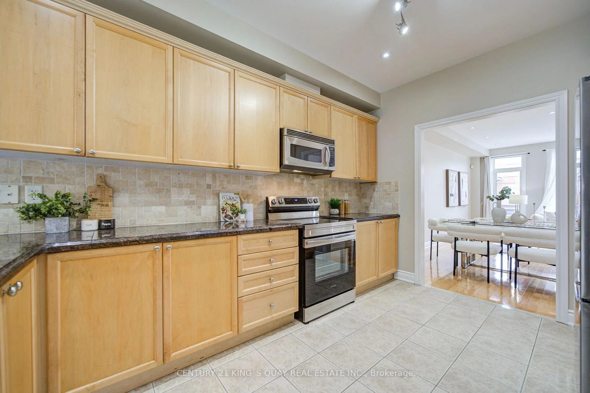 Photo 21 of 35 Rustwood Road, Vaughan, Patterson — HOMEH