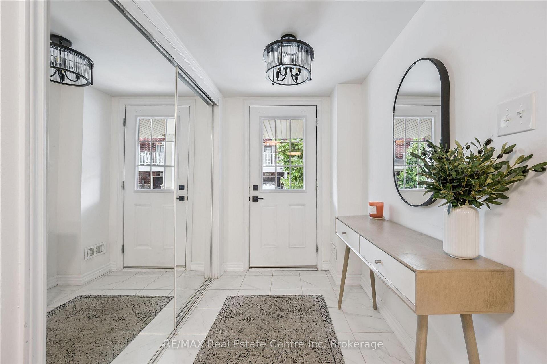 Photo 4 of Unit 30, 88 Decorso Drive, Guelph, Kortright East — HOMEH