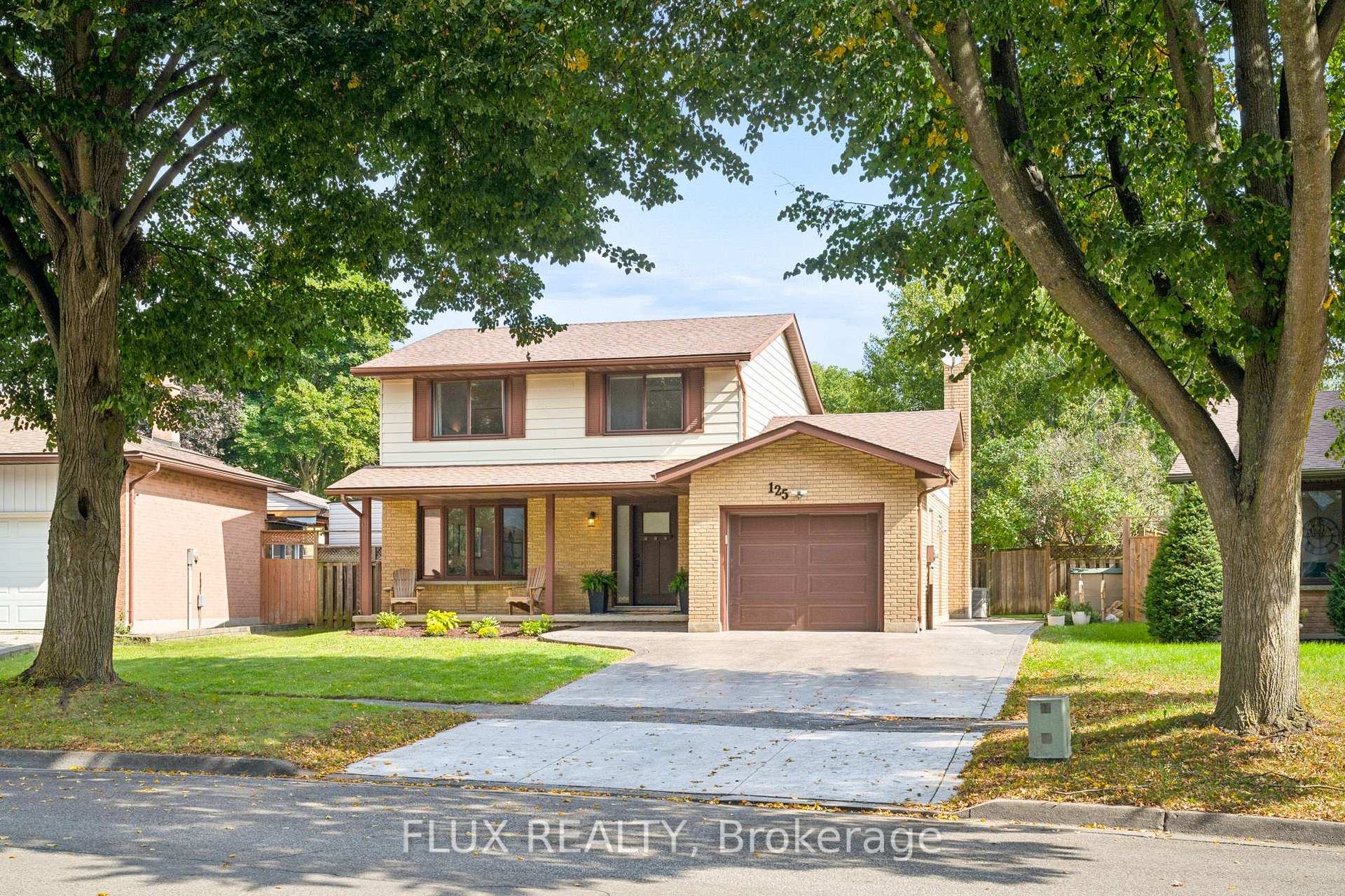 Photo 2 of 125 Martinglen Crescent, Kitchener, Country Hills — HOMEH
