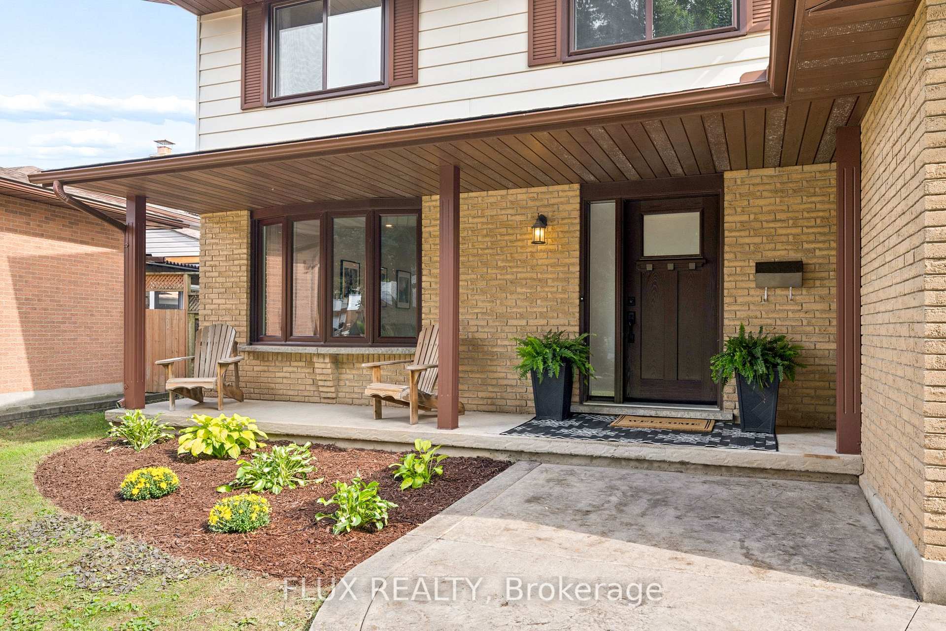 Photo 3 of 125 Martinglen Crescent, Kitchener, Country Hills — HOMEH