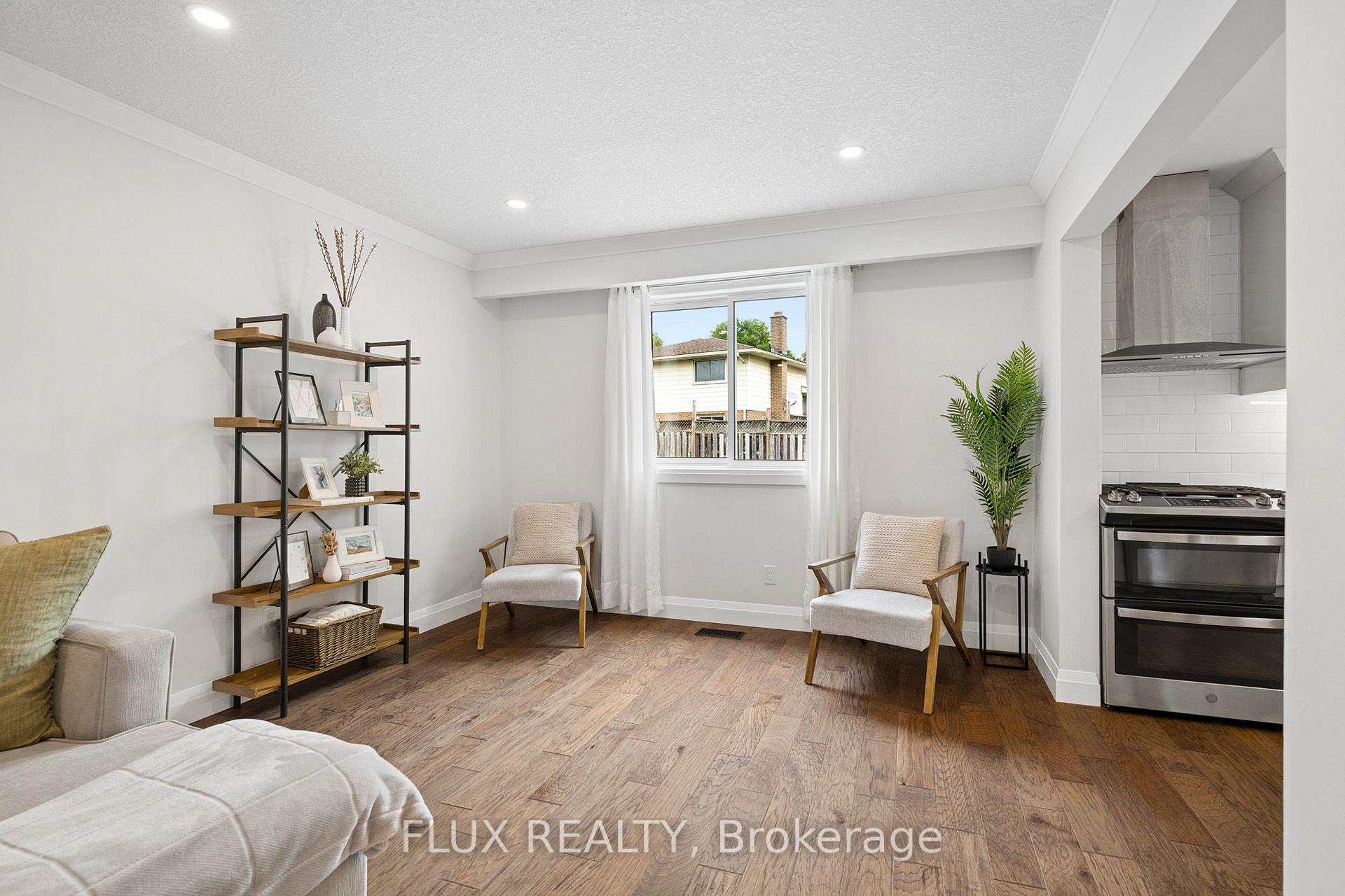 Photo 6 of 125 Martinglen Crescent, Kitchener, Country Hills — HOMEH