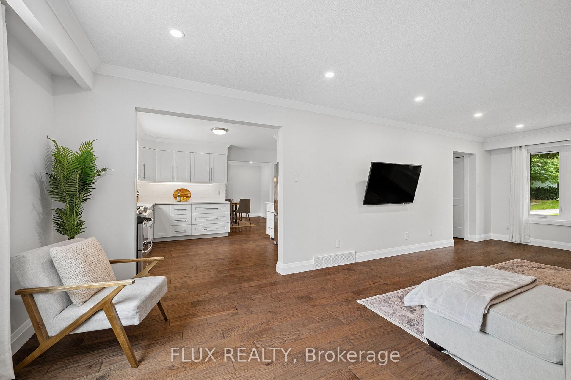 Photo 8 of 125 Martinglen Crescent, Kitchener, Country Hills — HOMEH