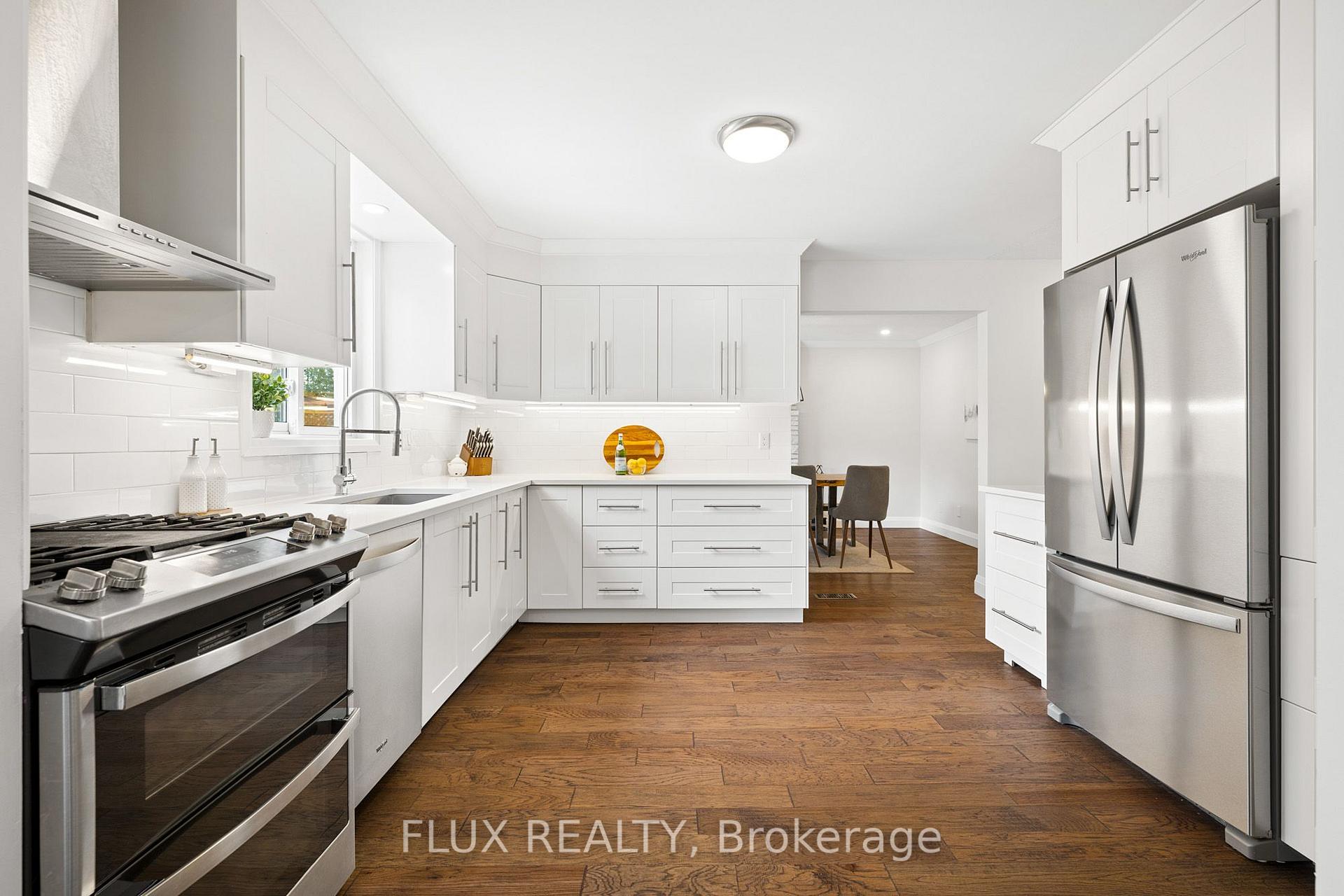 Photo 9 of 125 Martinglen Crescent, Kitchener, Country Hills — HOMEH
