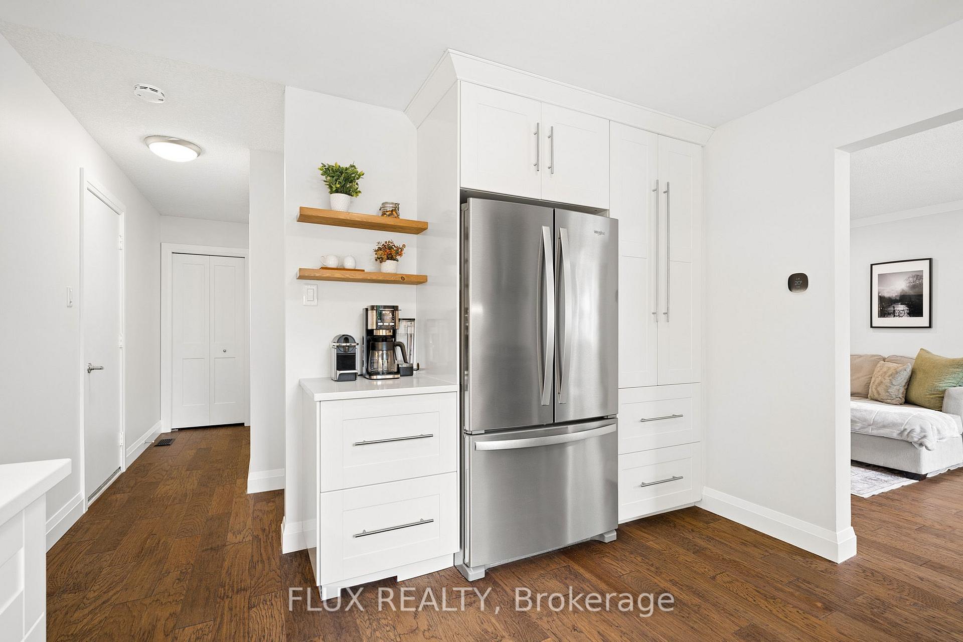 Photo 12 of 125 Martinglen Crescent, Kitchener, Country Hills — HOMEH