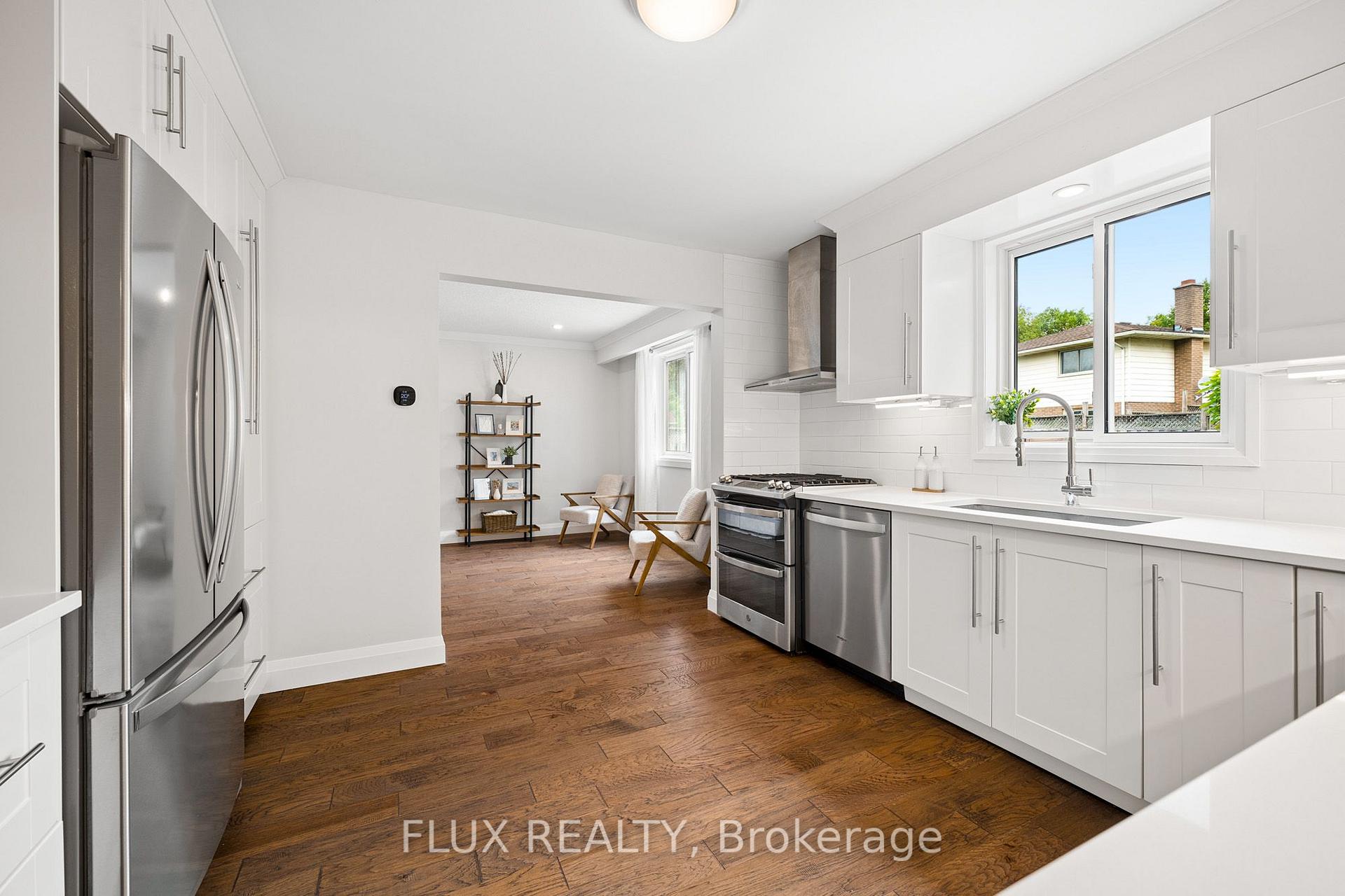 Photo 13 of 125 Martinglen Crescent, Kitchener, Country Hills — HOMEH