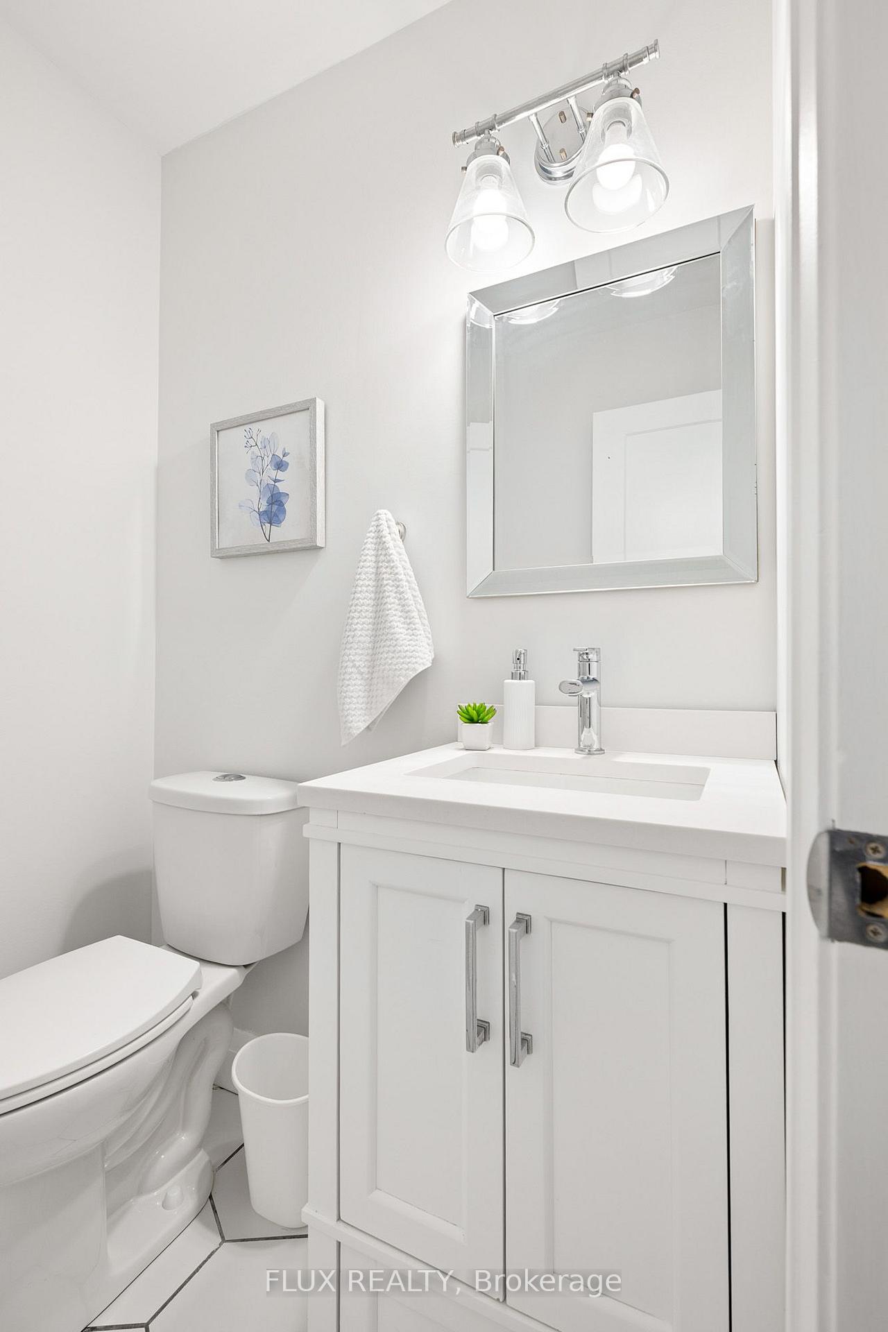 Photo 17 of 125 Martinglen Crescent, Kitchener, Country Hills — HOMEH