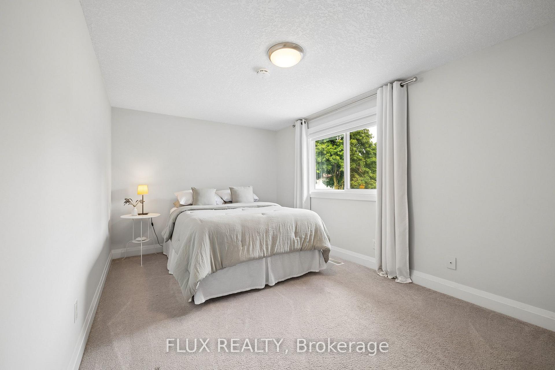 Photo 20 of 125 Martinglen Crescent, Kitchener, Country Hills — HOMEH