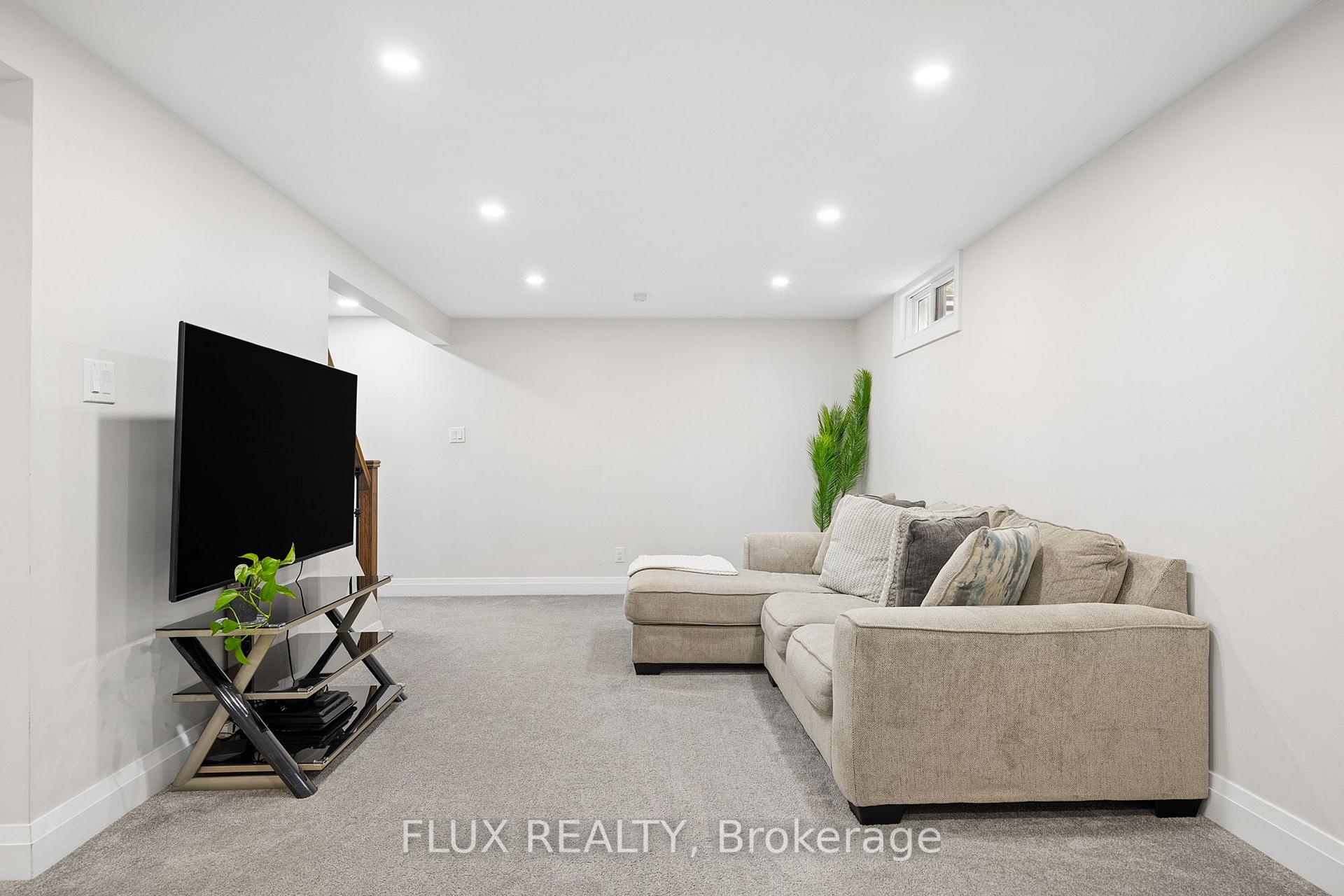 Photo 27 of 125 Martinglen Crescent, Kitchener, Country Hills — HOMEH
