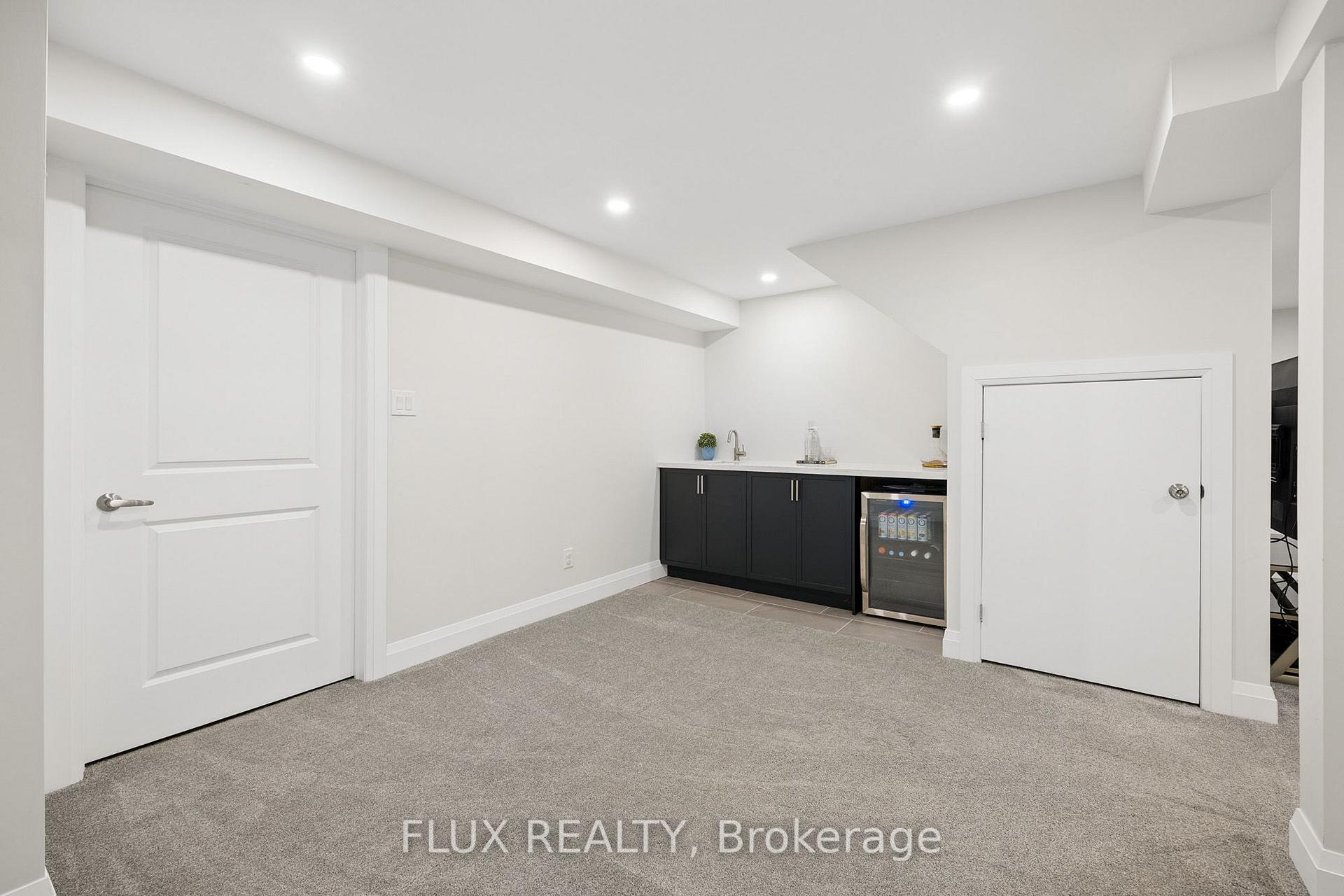 Photo 29 of 125 Martinglen Crescent, Kitchener, Country Hills — HOMEH