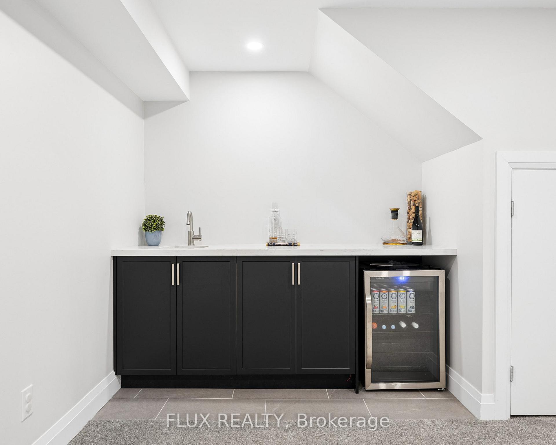 Photo 30 of 125 Martinglen Crescent, Kitchener, Country Hills — HOMEH