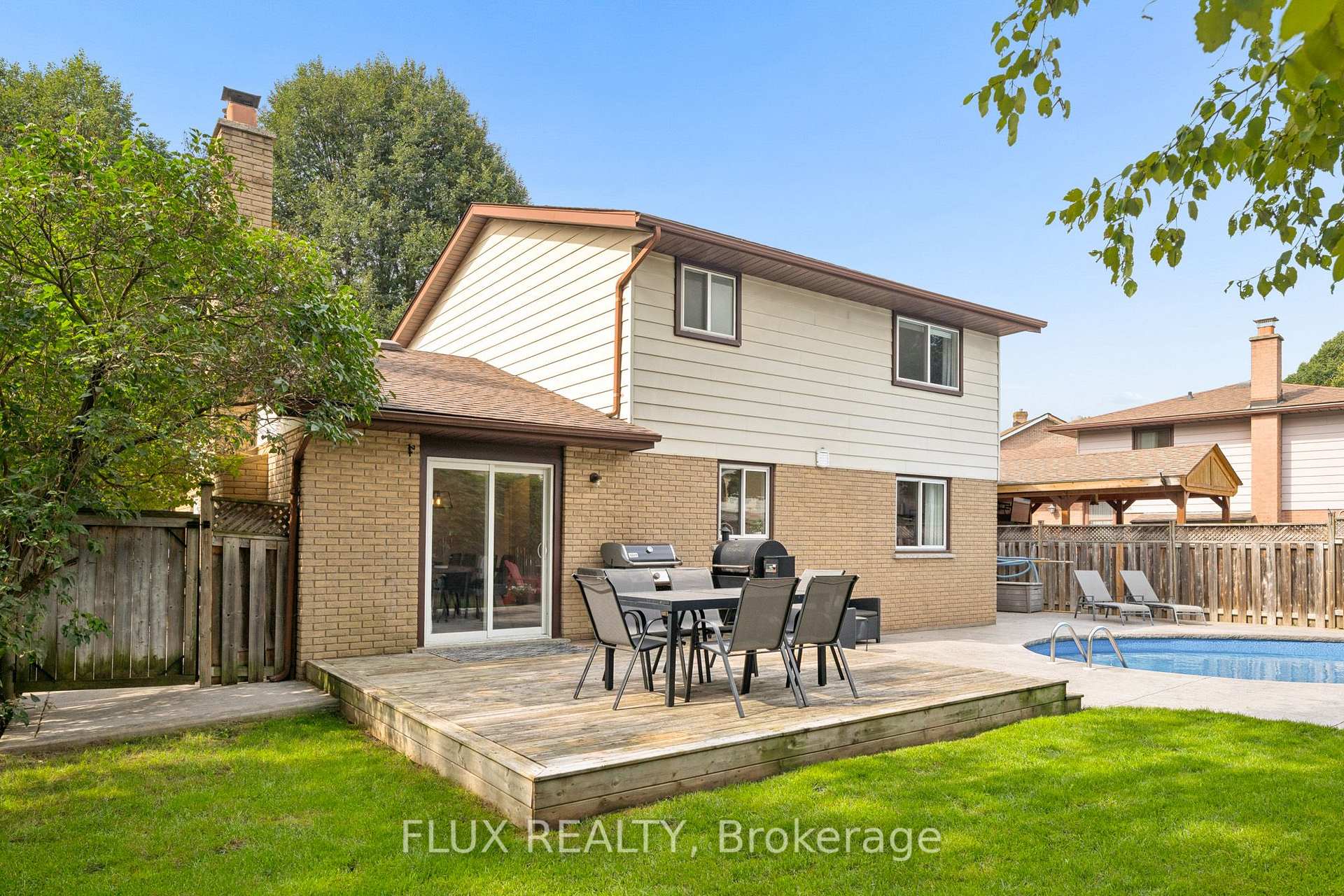 Photo 34 of 125 Martinglen Crescent, Kitchener, Country Hills — HOMEH