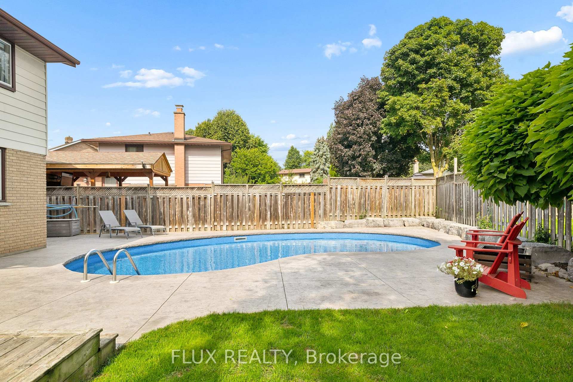 Photo 35 of 125 Martinglen Crescent, Kitchener, Country Hills — HOMEH