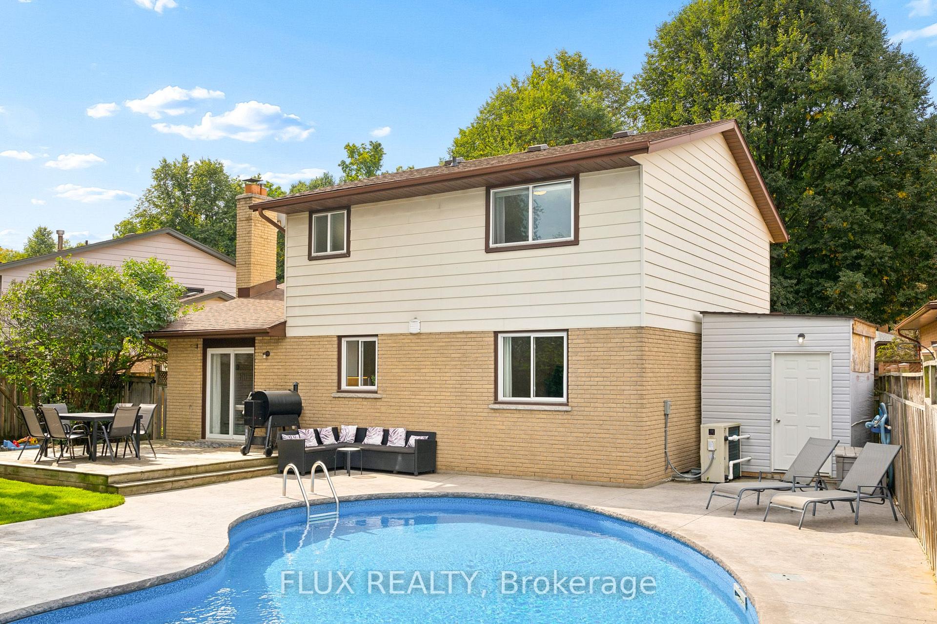 Photo 37 of 125 Martinglen Crescent, Kitchener, Country Hills — HOMEH