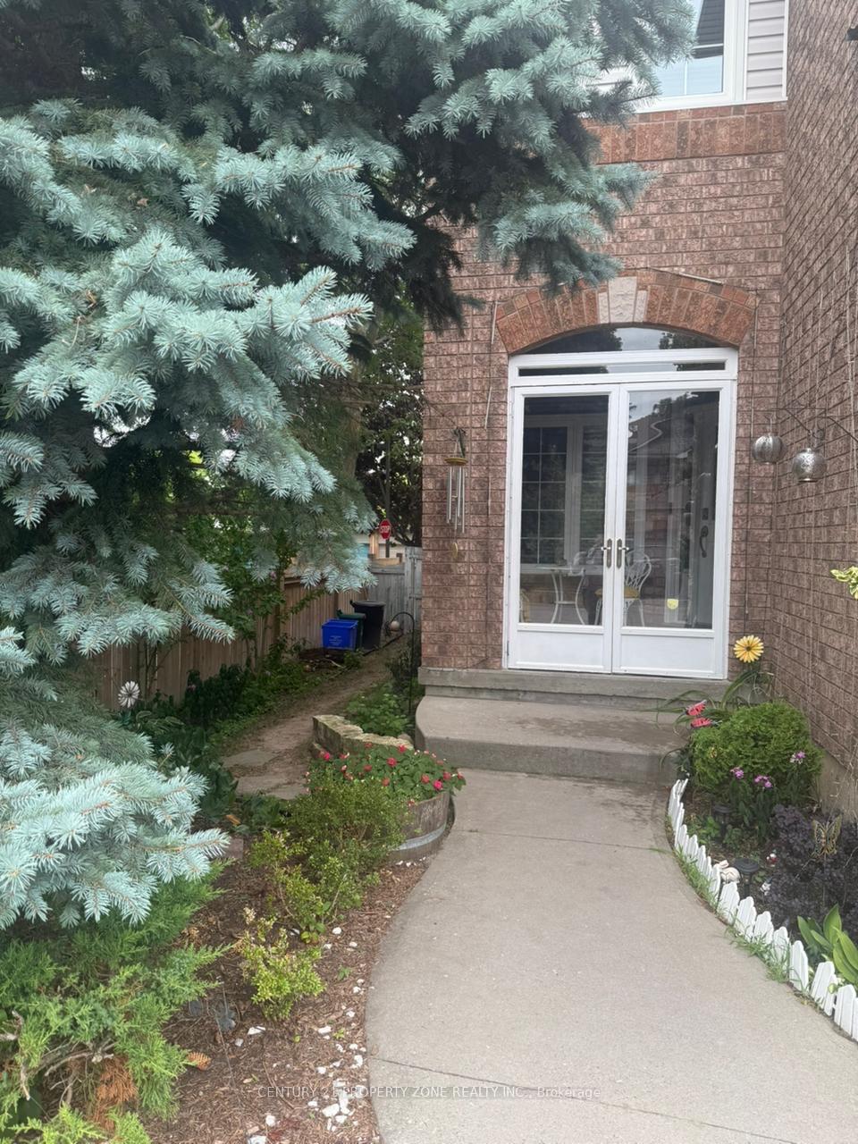 Photo 2 of 130 Waller Street, Whitby, Rolling Acres — HOMEH