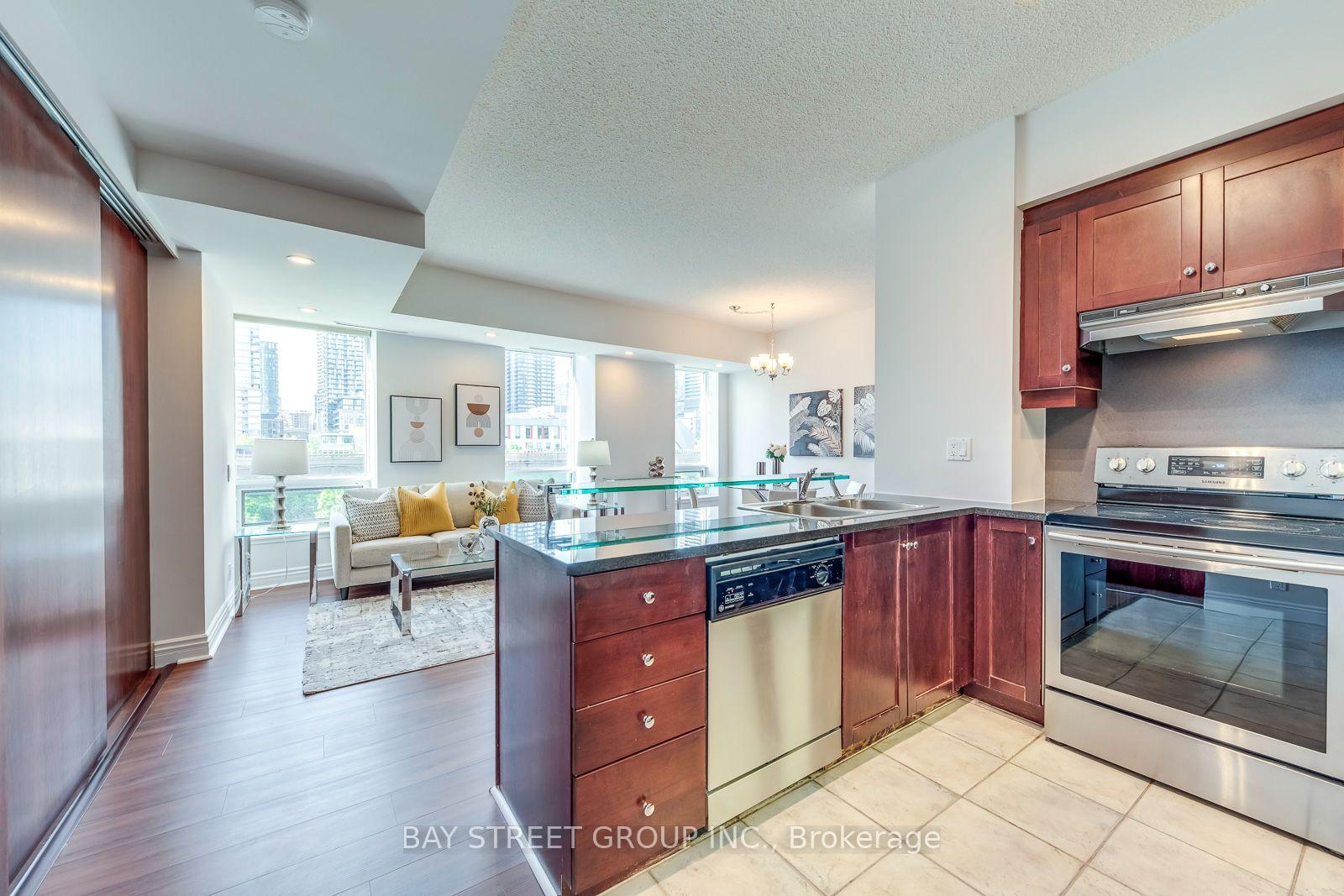 Photo 3 of Unit 512E, 500 Queens Quay W, Toronto, Waterfront Communities — HOMEH