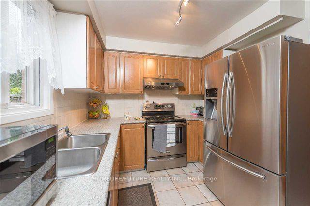 Photo 5 of 17 Chadwick Drive, Ajax, Central — HOMEH