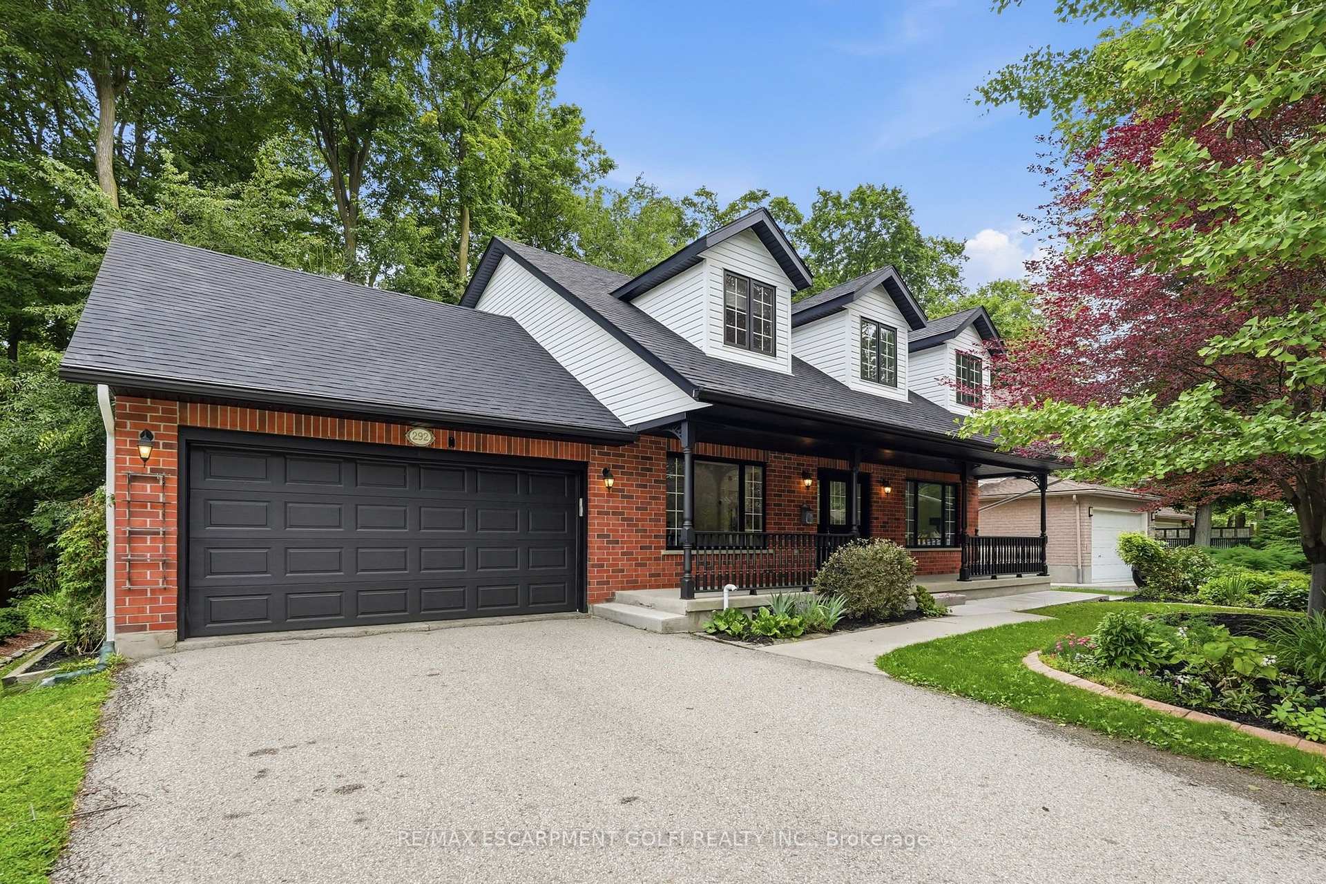 Photo 2 of 292 Thorncrest Drive, Waterloo, Lakeshore Village — HOMEH