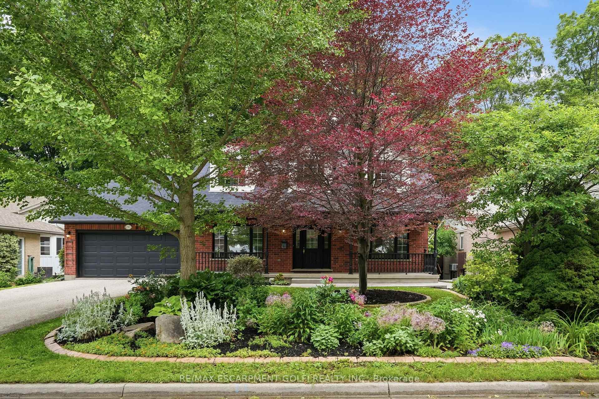 Photo 3 of 292 Thorncrest Drive, Waterloo, Lakeshore Village — HOMEH