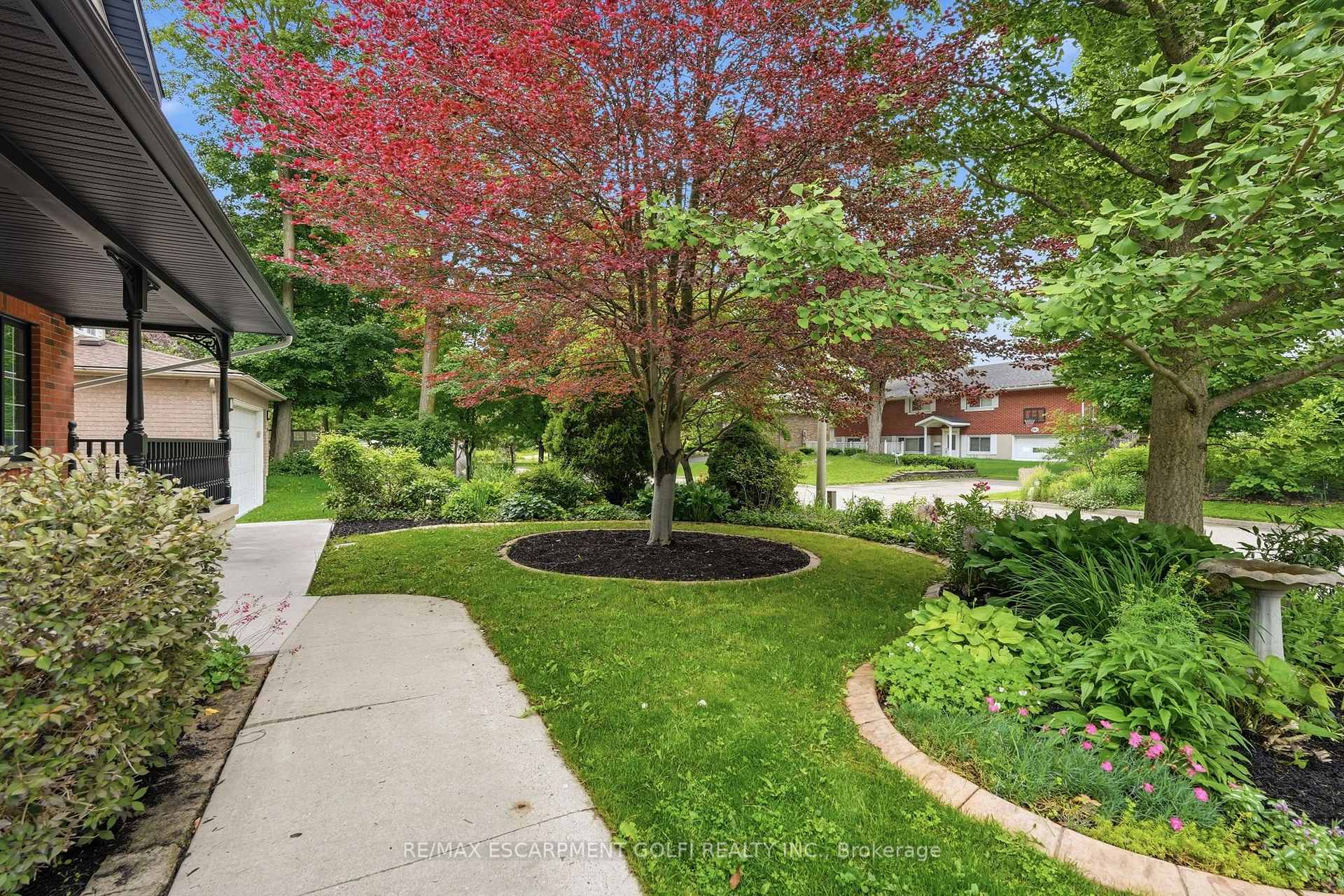 Photo 4 of 292 Thorncrest Drive, Waterloo, Lakeshore Village — HOMEH